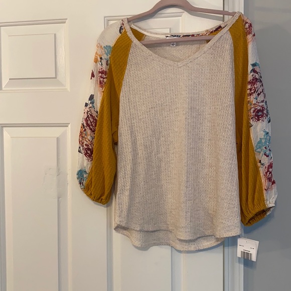 NWT- floral top- size large - Picture 1 of 3